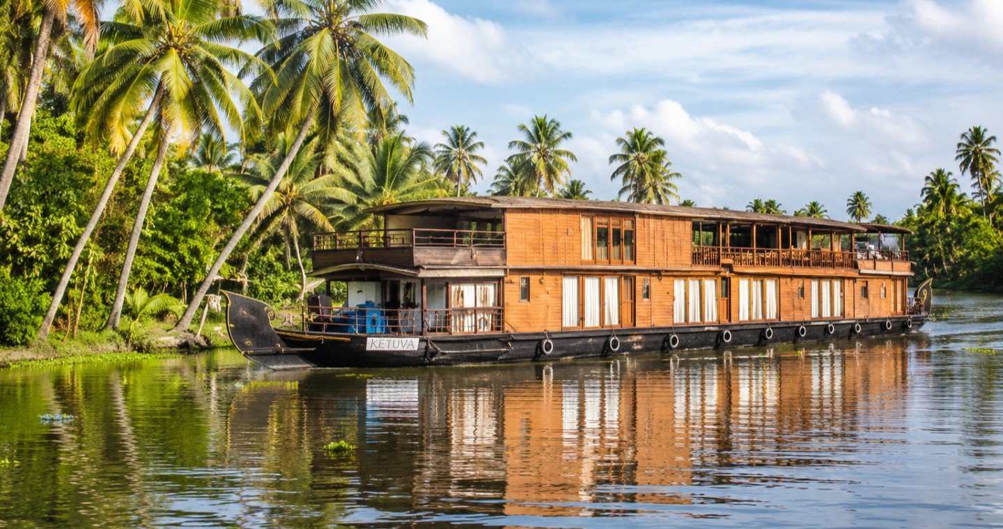 Luxury Kerala Backwaters Cruise from Kochi to Alleppey